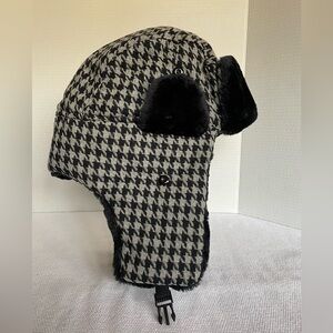 Houndstooth Black and Gray Print Cold Weather Hat. Women’s NWOT